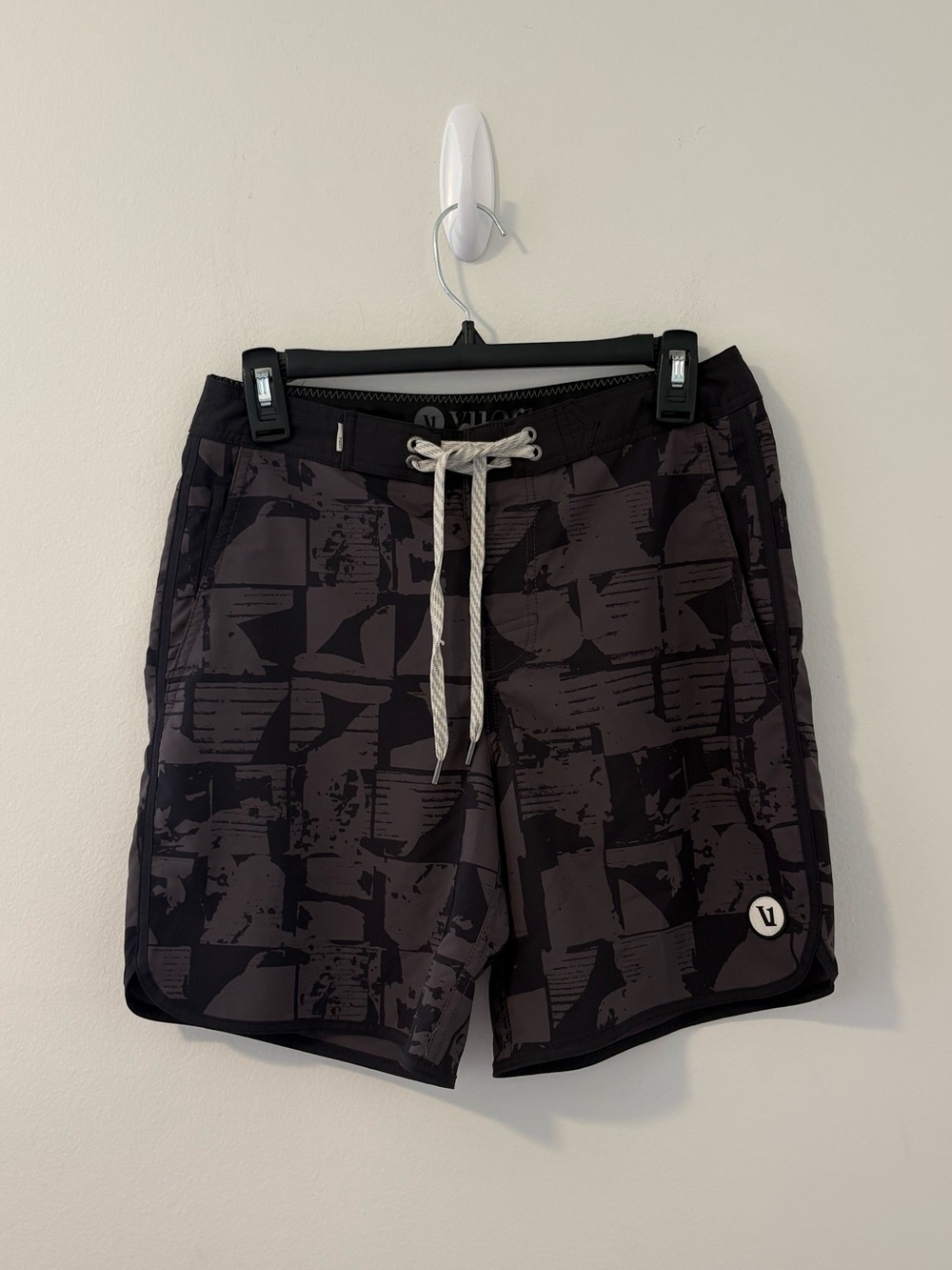 Vuori Cruise Board Shorts Size 28